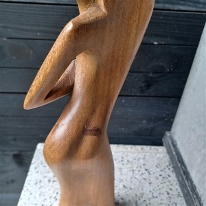 houten sculptuur dame 20003e